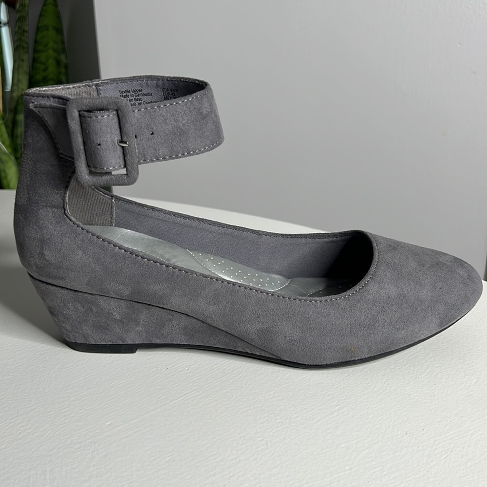 Dexflex Comfort Gray Suede Casual/Work Shoe - Picture 5 of 8